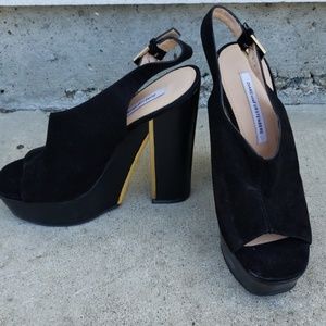 DIANE VON FURSTENBERG black sandals size 7
